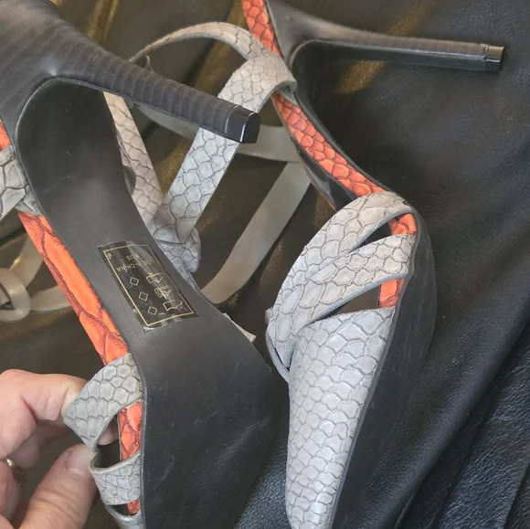 HOST PICK! 🎉🎊Paper Fox Gray faux snakeskin Strappy Women's Heels sz8 NIB - Picture 4 of 7